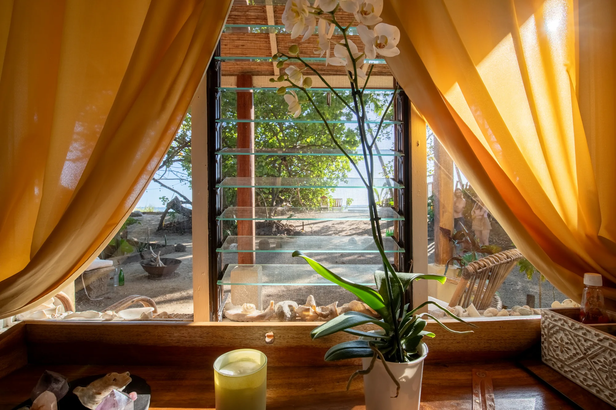 Beach and ocean seen through the cabina window
